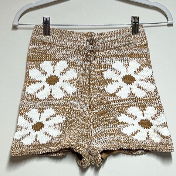 NWT Storia Daisy Days Knit Zip Beige Flower Power Shorts Sz S   Host Pick - Picture 3 of 5